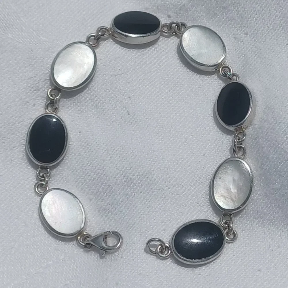 Sterling silver onyx & Mother of Pearl bracelet - Picture 1 of 3